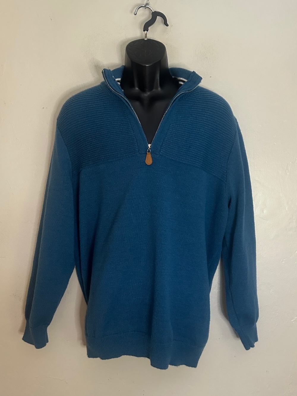 Paul Jones 1/4 Zip Sweater XL Gently worn 98% polyester/2% viscose 24.5" armpits